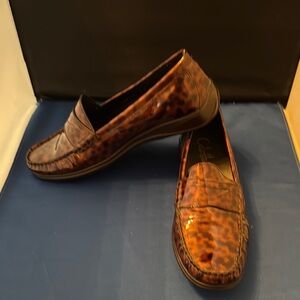 Cole Hann Brown animal print Leather‎ Loafers size women size 7